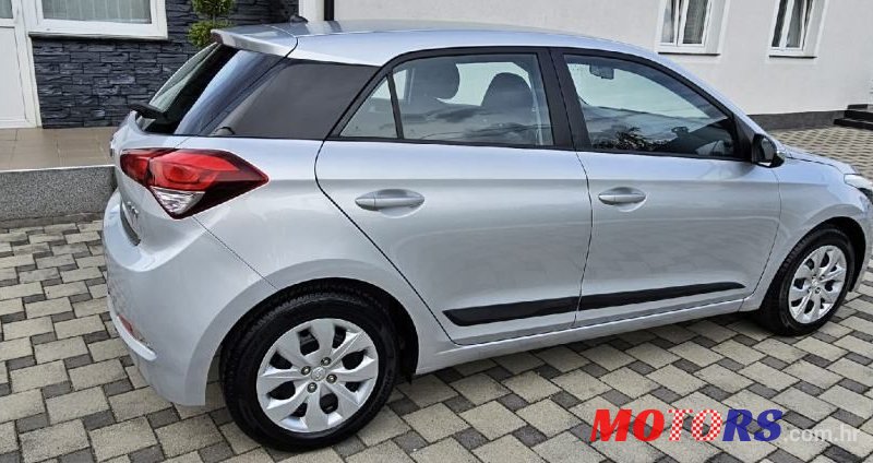 2016' Hyundai i20 1,2 5 photo #2