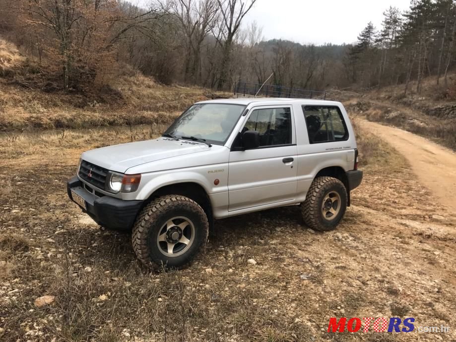 2000' Mitsubishi Pajero 2,5 Gl Young photo #1