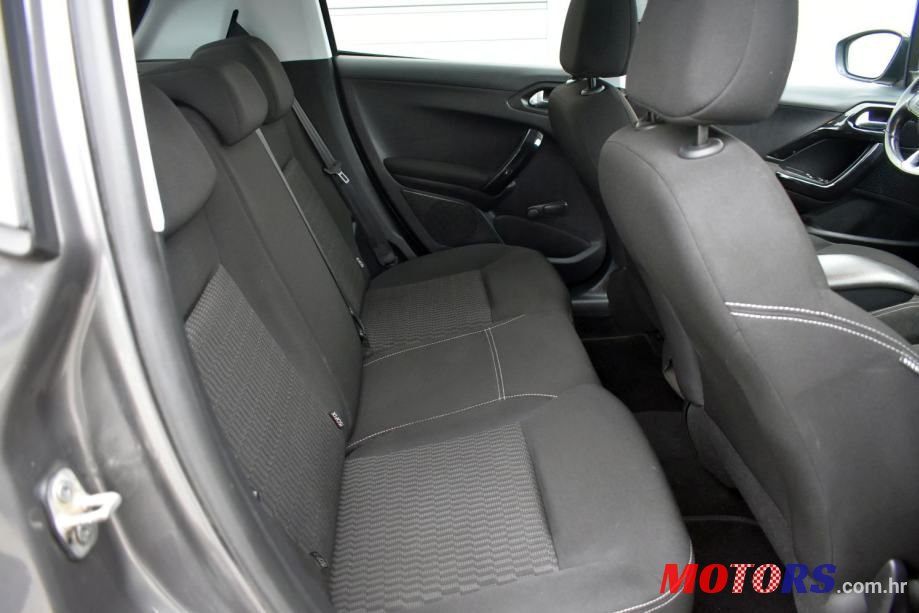 2018' Peugeot 208 photo #6