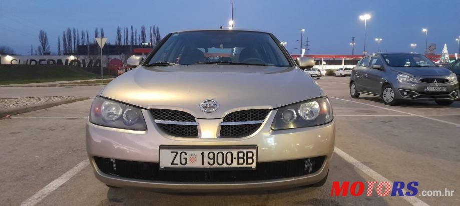 2004' Nissan Almera photo #2