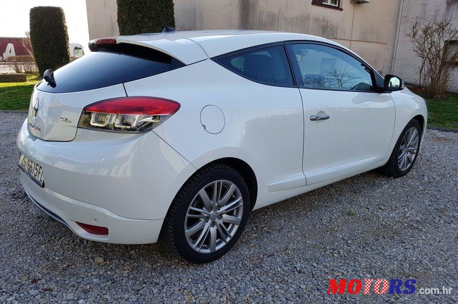 2014' Renault Megane Coupe photo #2