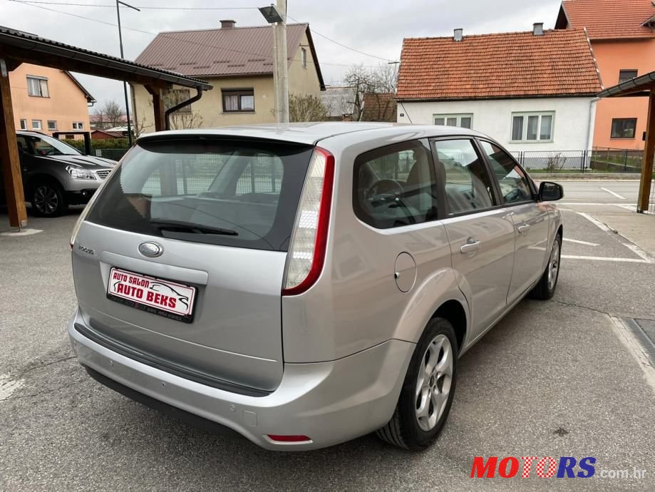 2010' Ford Focus Karavan photo #4