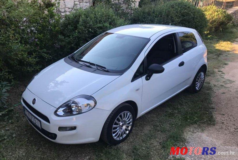 2012' Fiat Punto photo #1