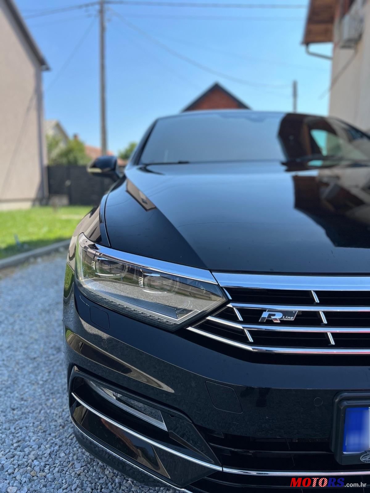 2017' Volkswagen Passat 4Motion photo #1