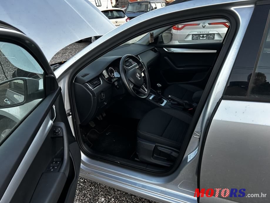 2018' Skoda Octavia Combi photo #5