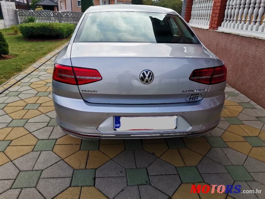 2015' Volkswagen Passat photo #5