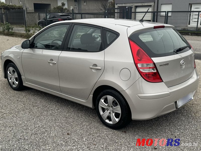 2011' Hyundai i30 1,4 16V photo #4