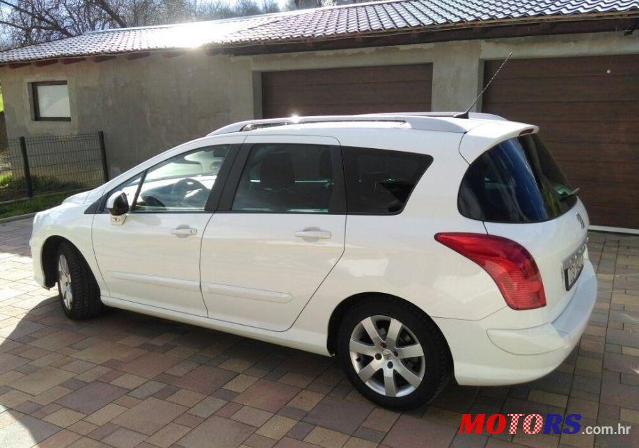 2011' Peugeot 308 Sw photo #1
