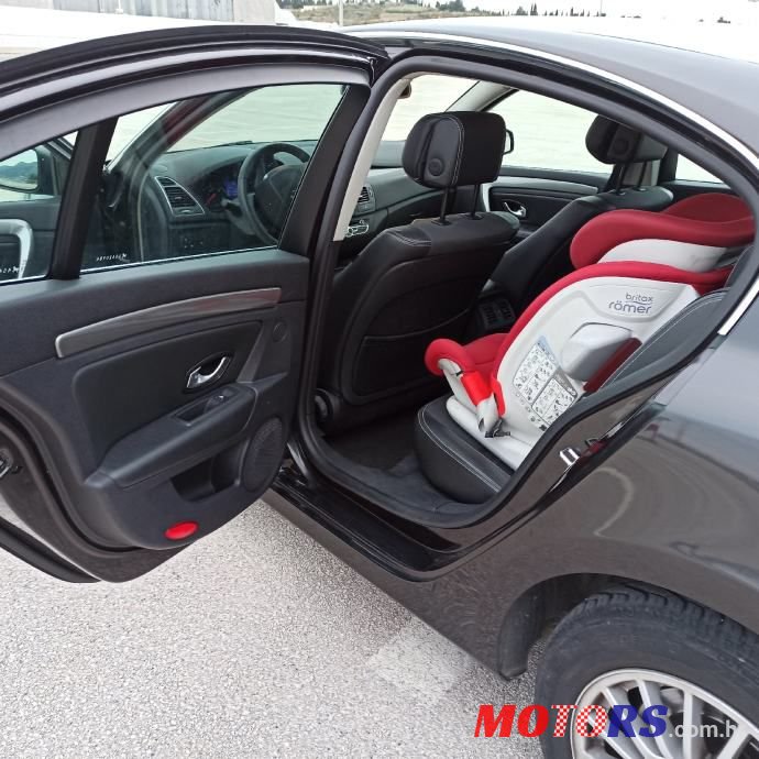 2012' Renault Laguna photo #5