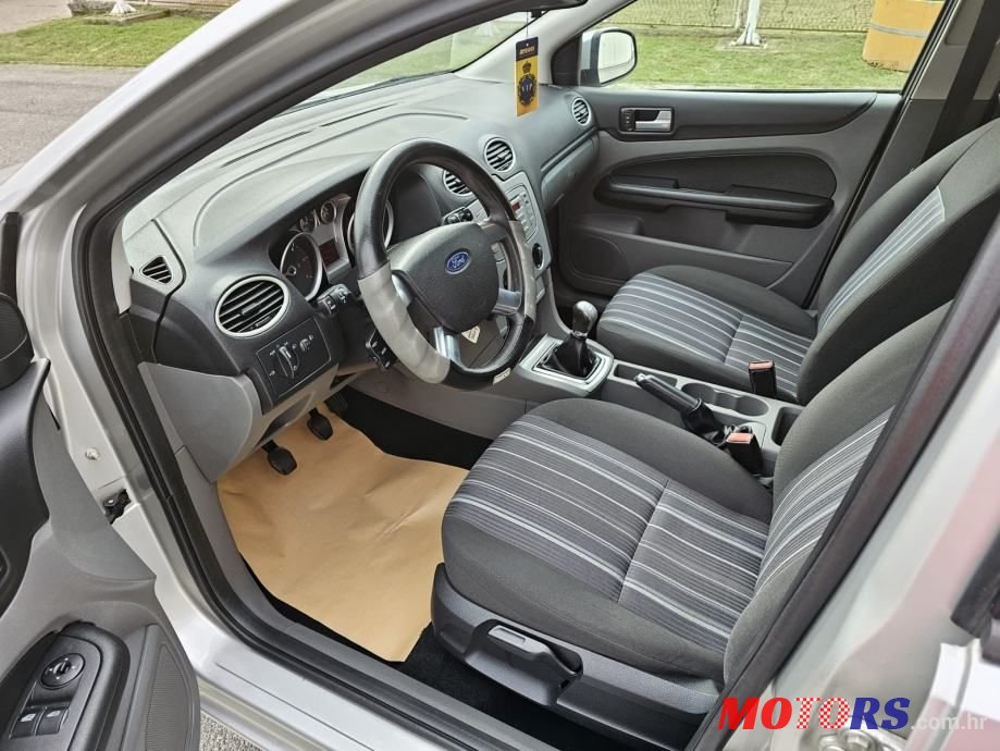 2008' Ford Focus Karavan photo #2