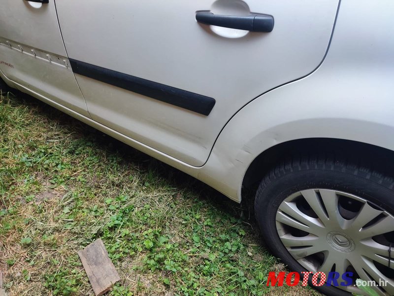 2011' Citroen C4 Grand Picasso photo #5