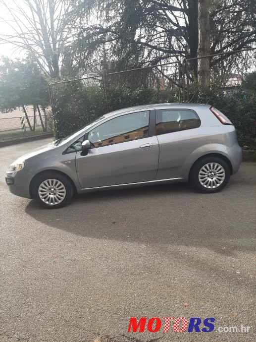 2011' Fiat Punto Evo photo #3