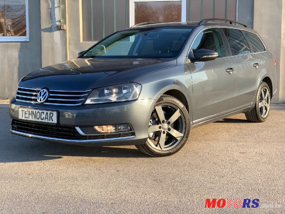 2011' Volkswagen Passat Variant photo #1