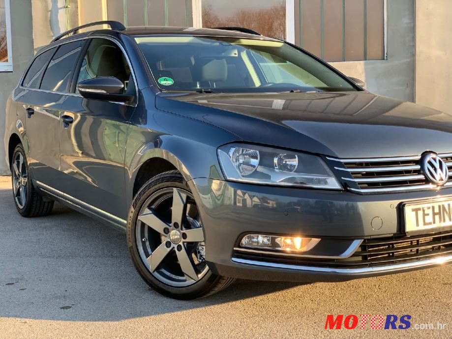 2011' Volkswagen Passat Variant photo #3