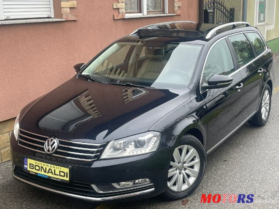 2012' Volkswagen Passat Variant photo #1