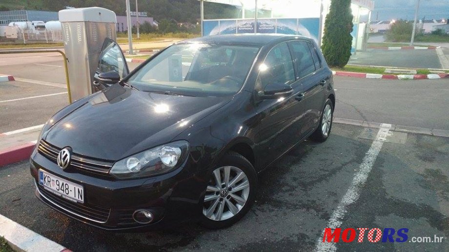 2011' Volkswagen Golf photo #1