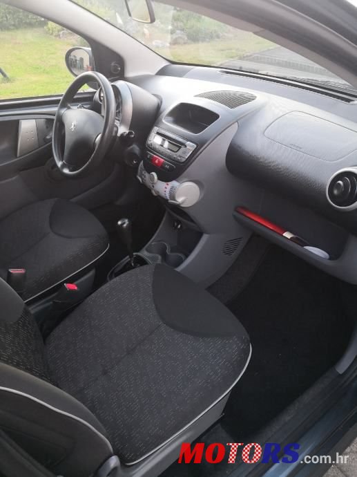 2011' Peugeot 107 1,0 photo #5