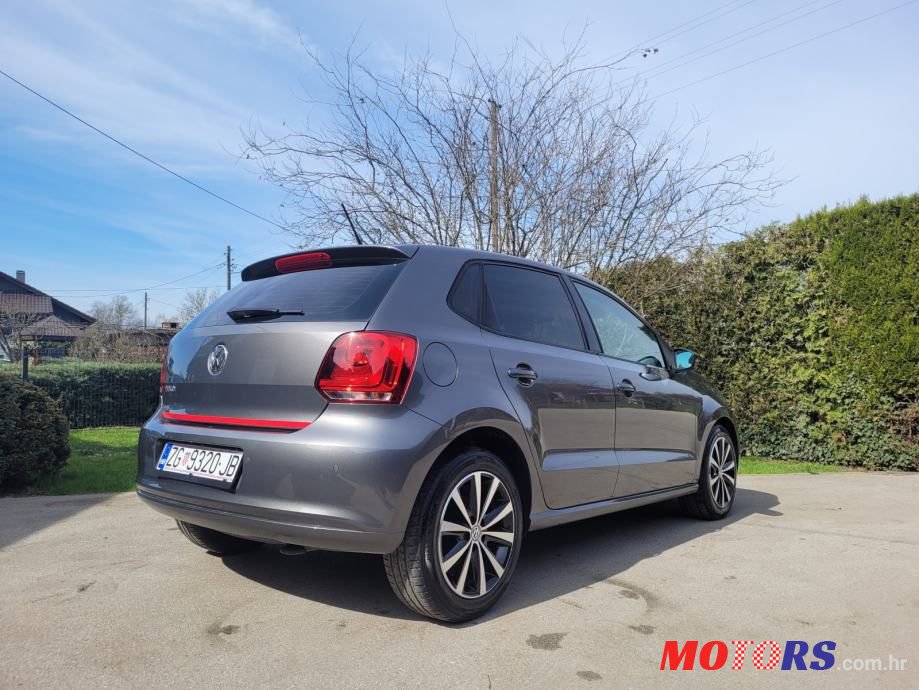2013' Volkswagen Polo photo #4