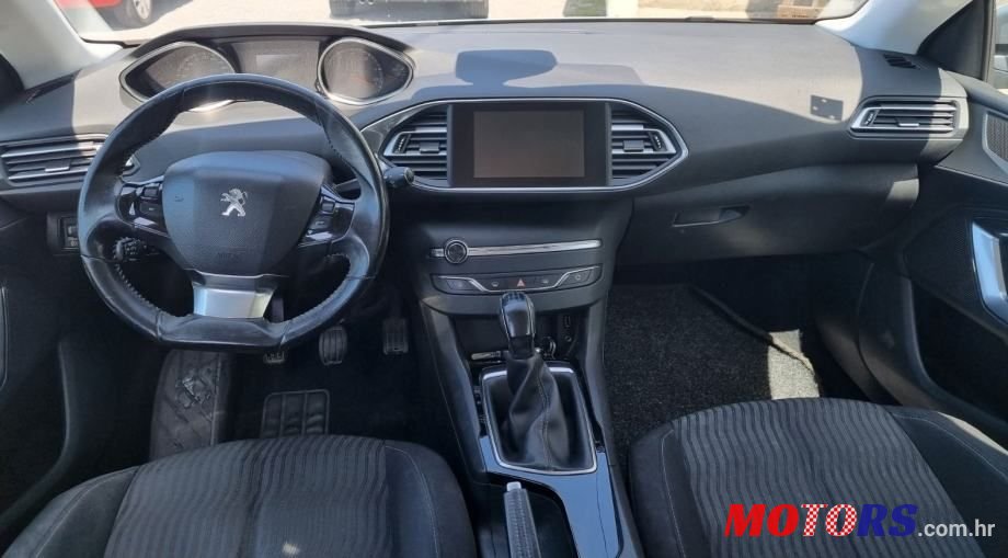 2014' Peugeot 308 photo #5