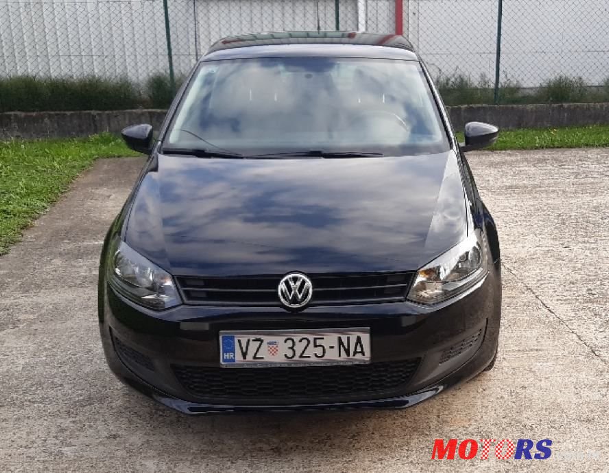 2011' Volkswagen Polo photo #1