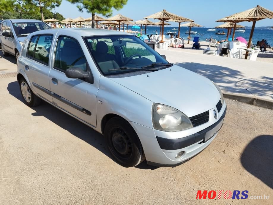 2004' Renault Clio photo #5