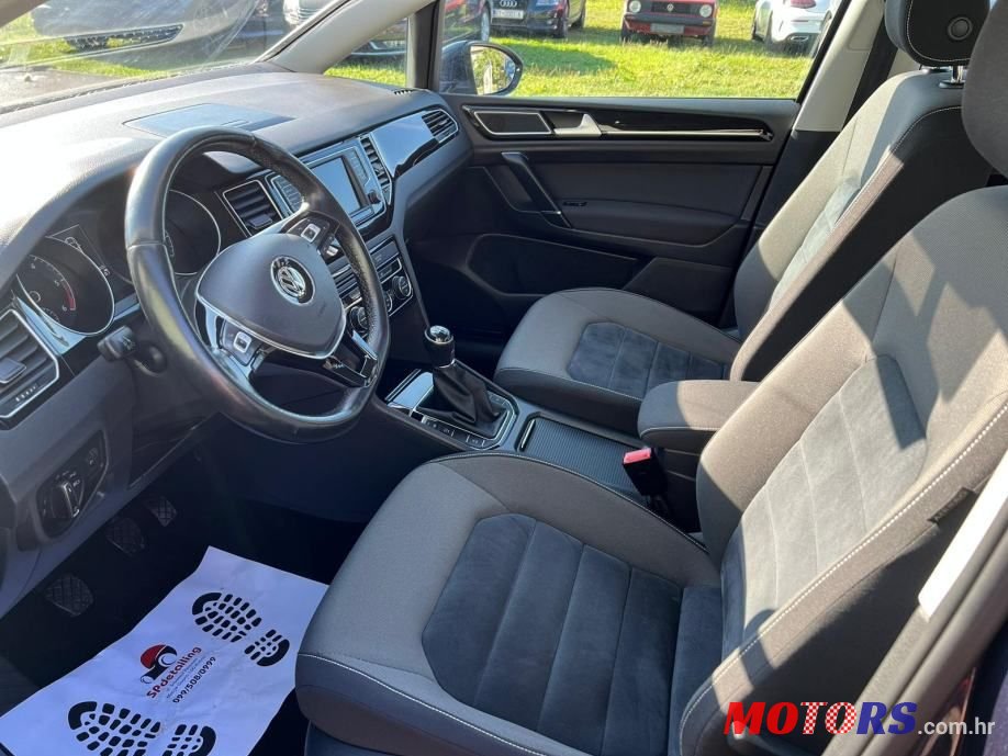 2015' Volkswagen Golf Sportsvan photo #5