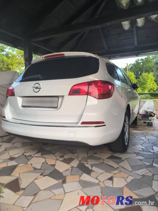 2015' Opel Astra Karavan photo #3