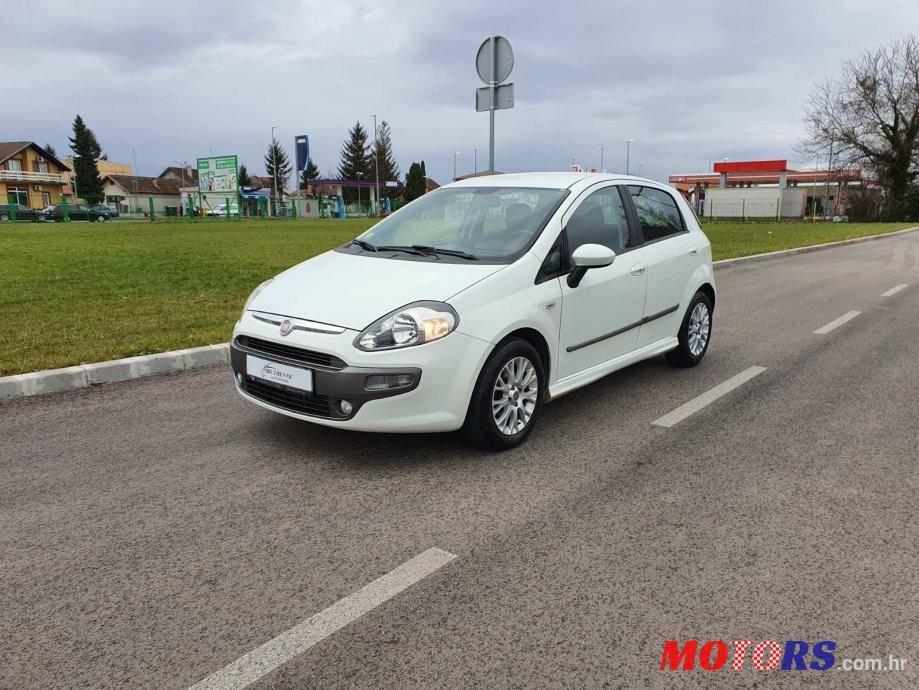 2011' Fiat Punto Evo photo #2