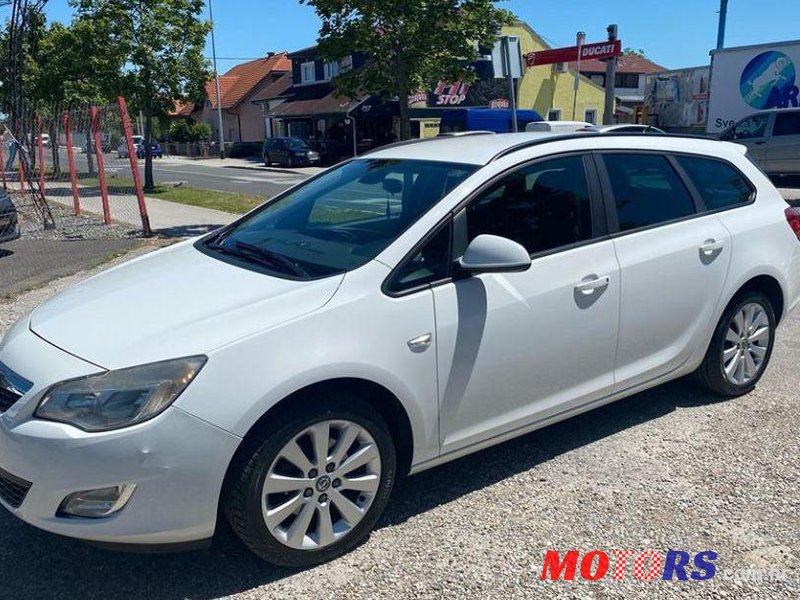 2011' Opel Astra 1,7 Cdti photo #1