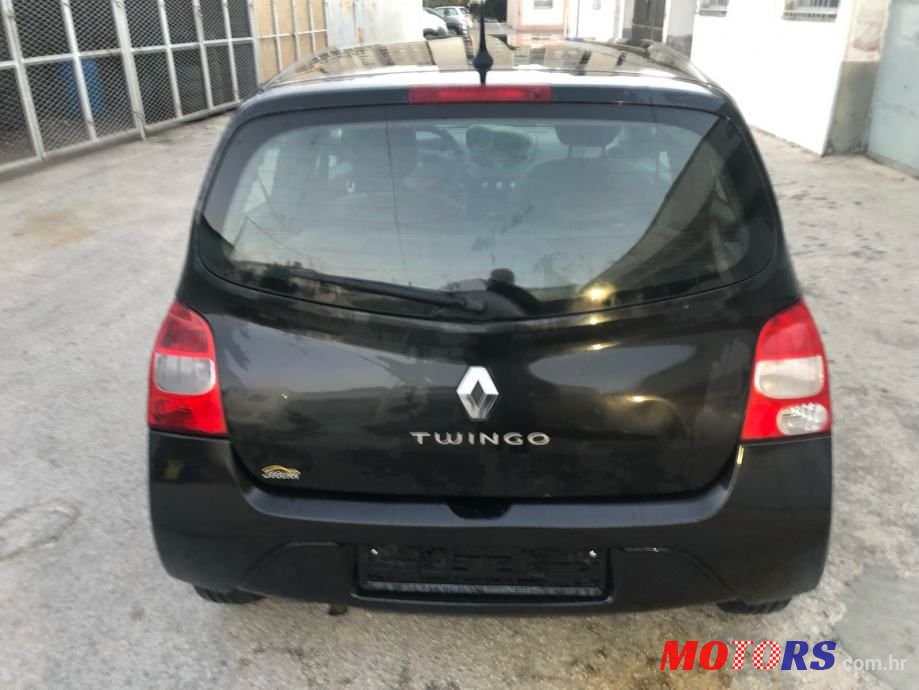 2011' Renault Twingo photo #5