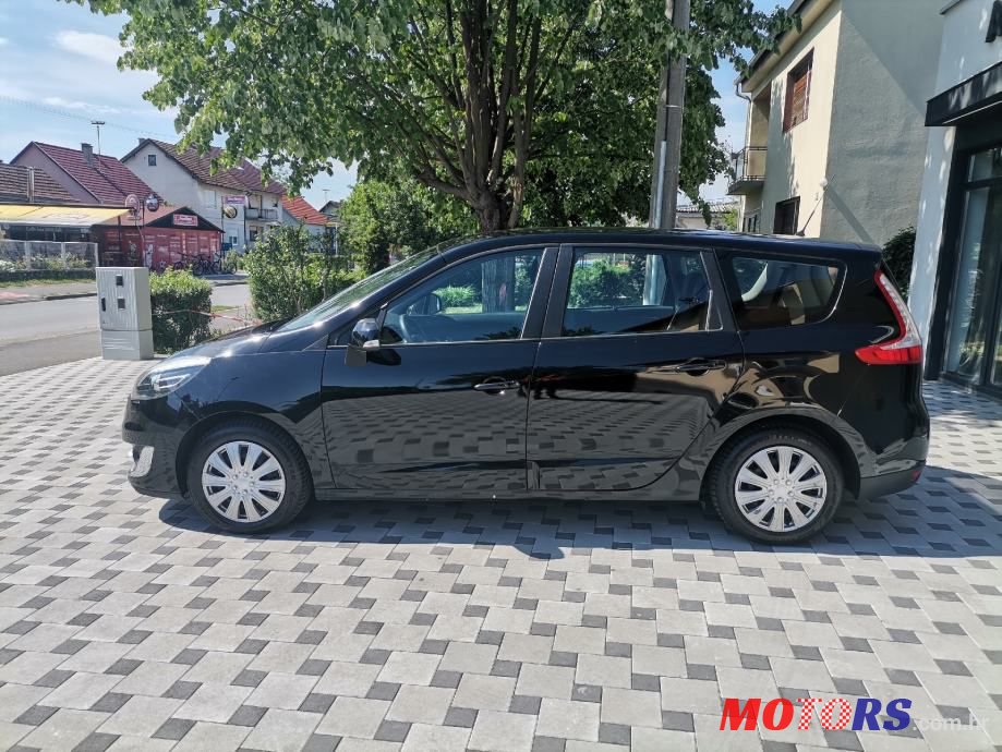 2012' Renault Megane Scenic 1.5 Dci photo #5
