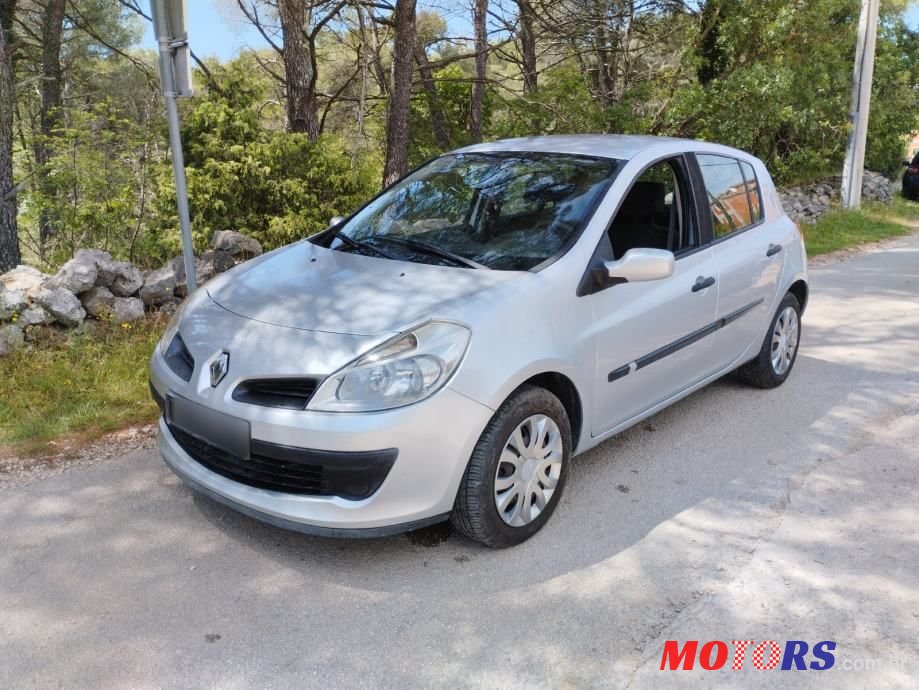 2008' Renault Clio 1,5 Dci photo #1