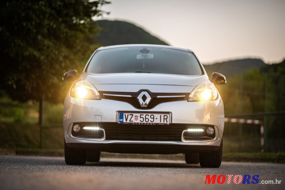2015' Renault Megane Scenic Dci photo #1
