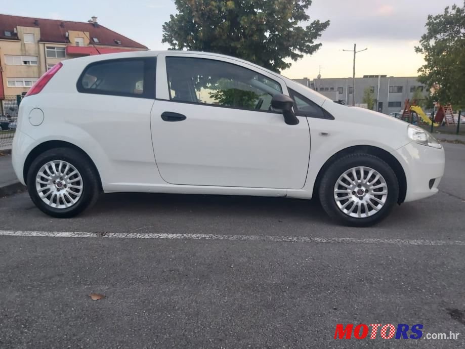 2012' Fiat Grande Punto photo #4