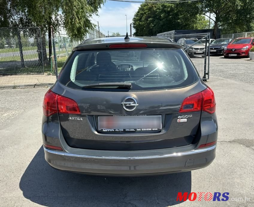 2012' Opel Astra Karavan photo #5