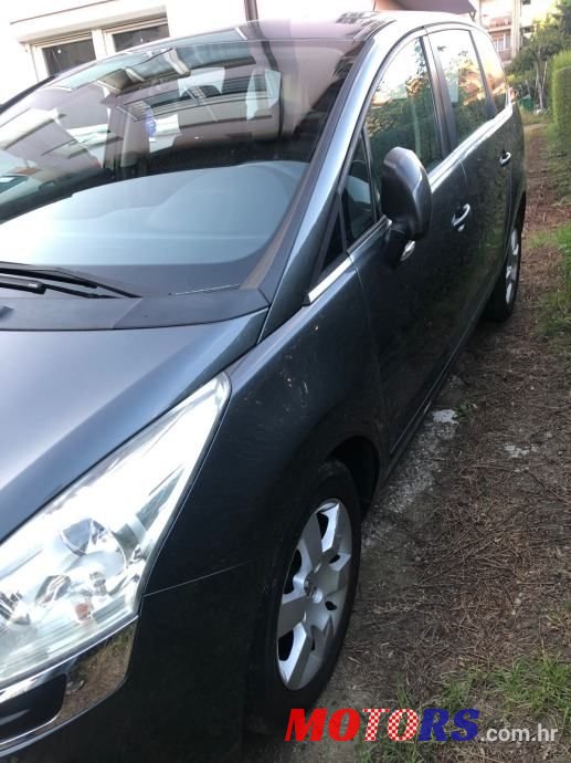 2010' Peugeot 5008 1,6 Hdi photo #3