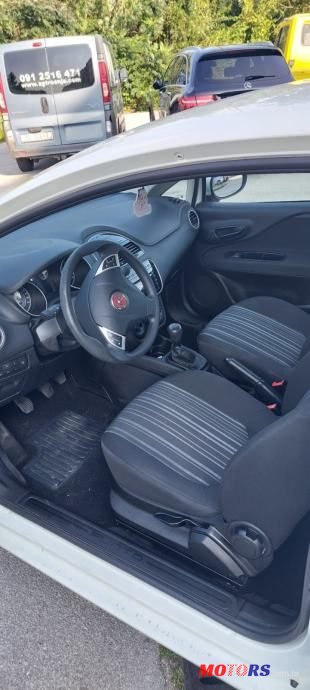 2011' Fiat Punto Evo photo #6