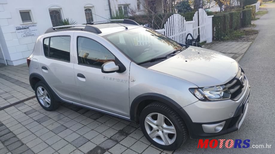 2015' Dacia Sandero photo #2