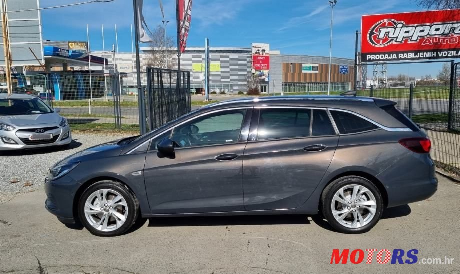 2017' Opel Astra Karavan photo #3