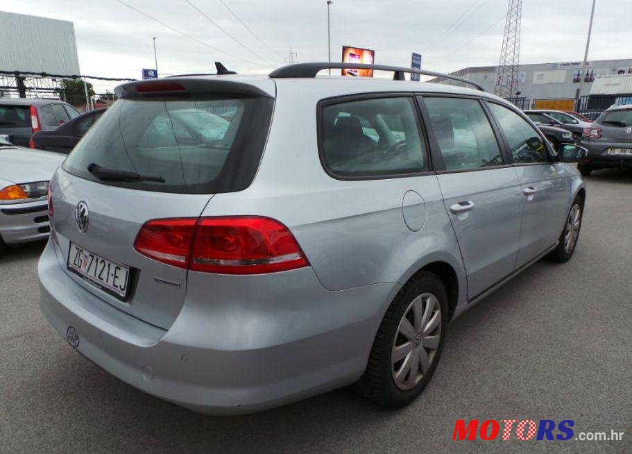 2011' Volkswagen Passat Variant photo #1