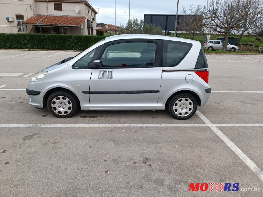 2005' Renault Laguna 1.4 photo #3