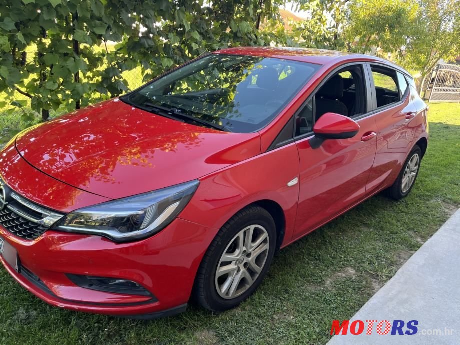 2018' Opel Astra photo #1