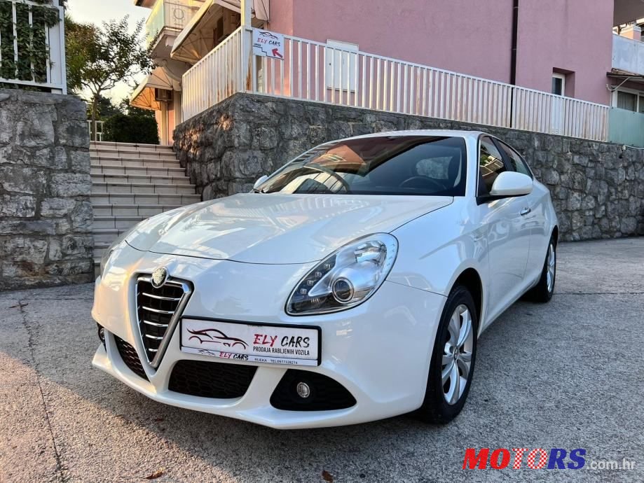 2012' Alfa Romeo Giulietta photo #3