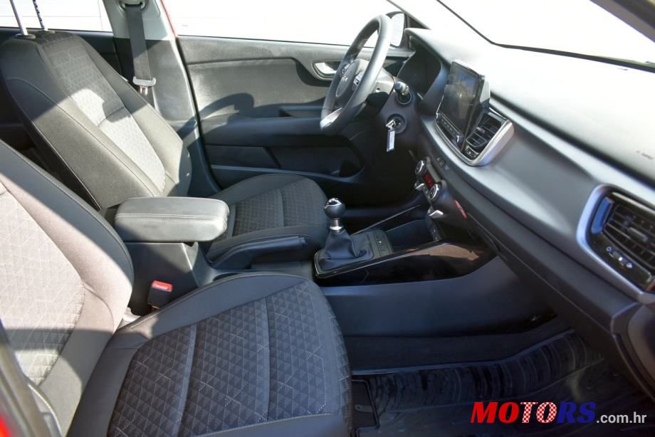 2022' Kia Rio 1.2 Lx Champion photo #5