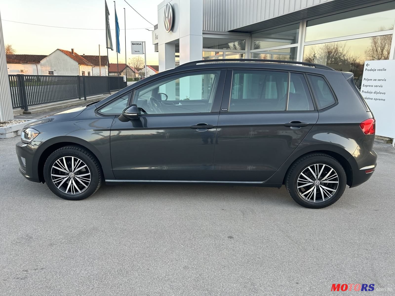 2016' Volkswagen Golf Sportsvan photo #4