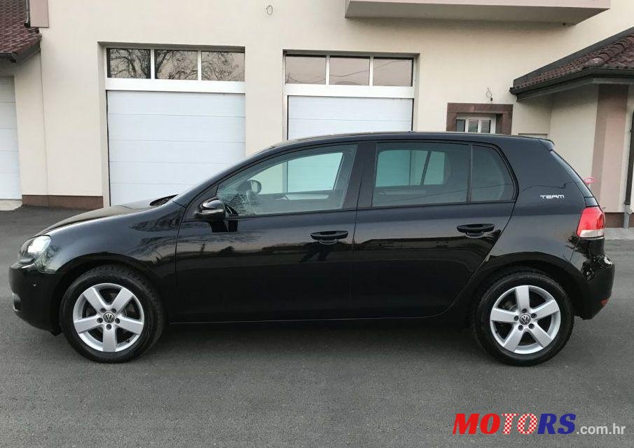 2011' Volkswagen Golf VI 1,6 Tdi photo #1