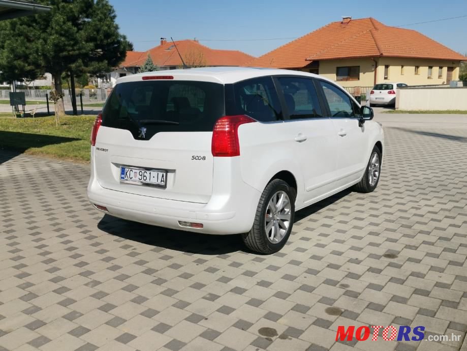 2011' Peugeot 5008 1,6 Hdi photo #3