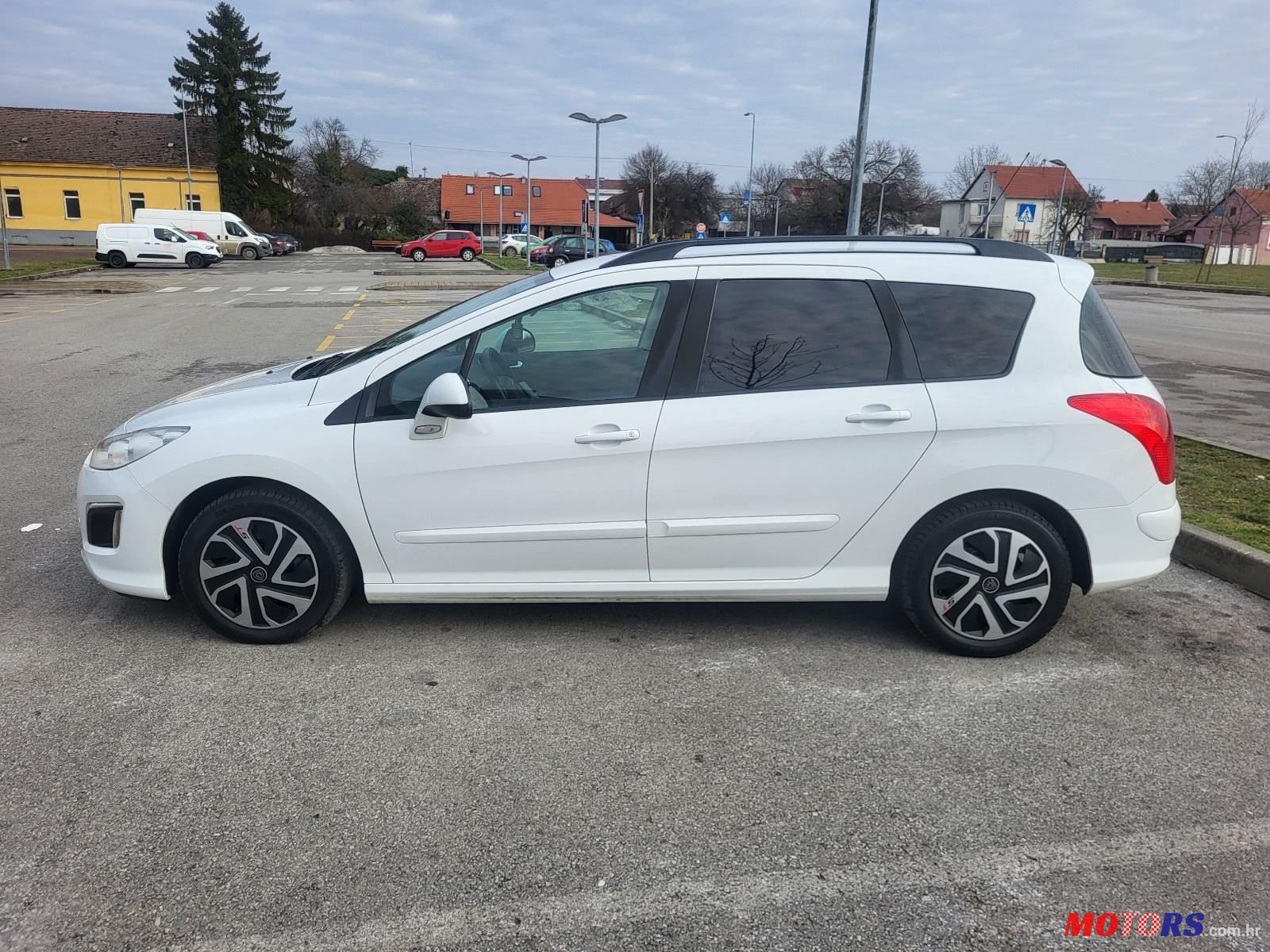 2013' Peugeot 308 Sw photo #2