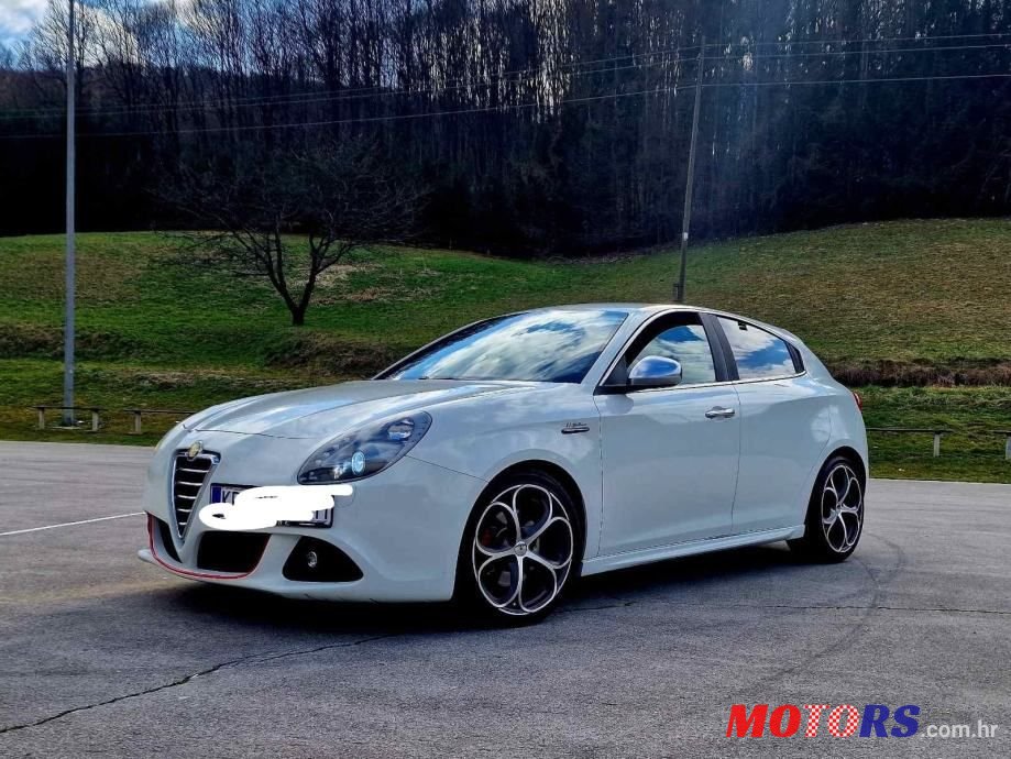 2011' Alfa Romeo Giulietta 2,0 D. N. A photo #2