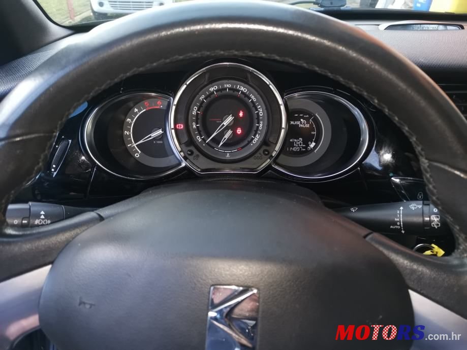 2013' Citroen DS3 photo #3